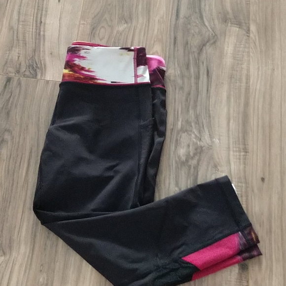 Lululemon Crop Leggings - Picture 4 of 5